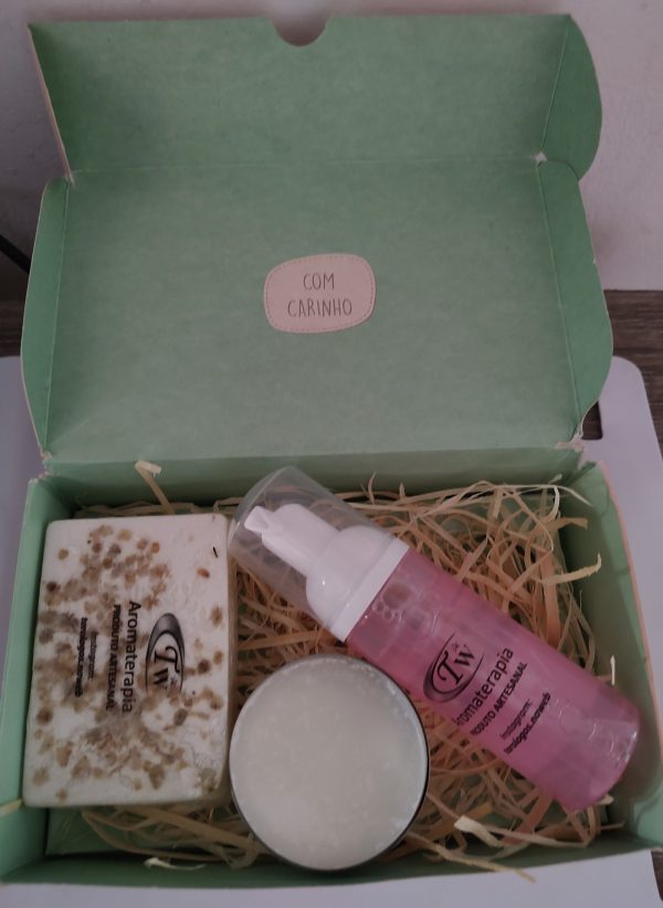 Kit Fem. c/ Loção de Limpeza , Sabonete Leite de Cabra e Perfume Sólido REF: KIT016